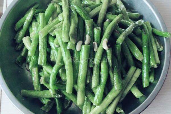 四季豆炒肉的做法图解2