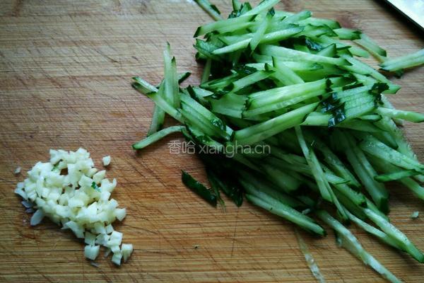 芝麻酱拌金针菇的做法图解2