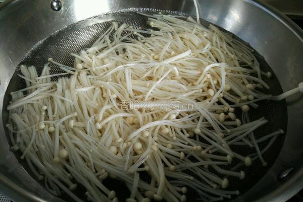 芝麻酱拌金针菇的做法图解5