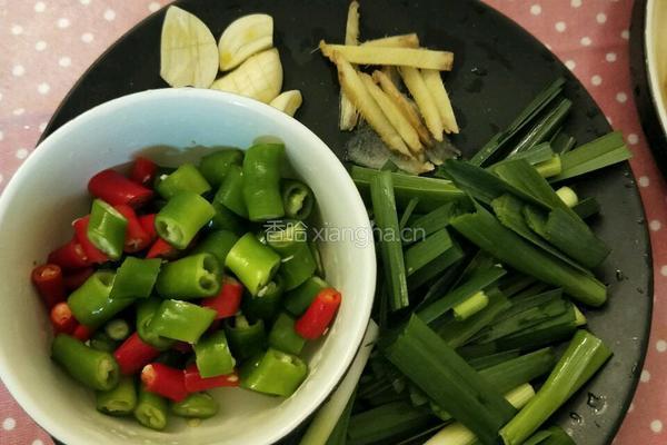 土豆烧鱼的做法图解1
