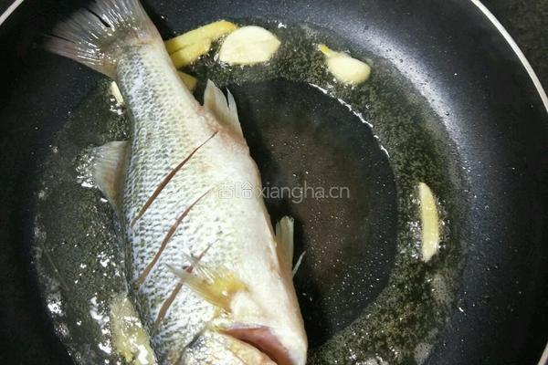 土豆烧鱼的做法图解3