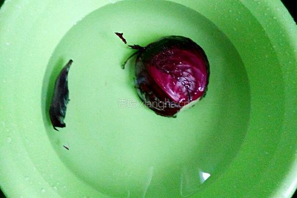 蒜香紫甘蓝的做法图解2
