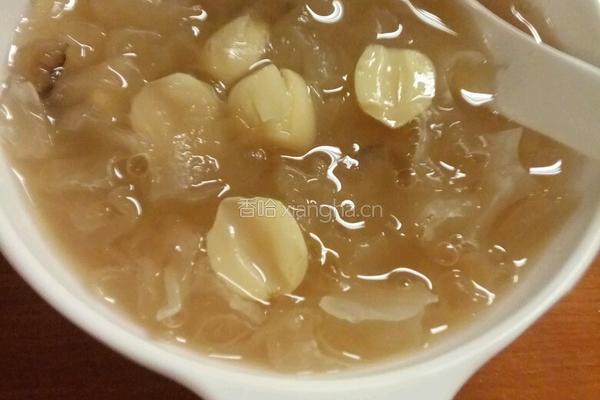 银耳莲子羹的做法图解4