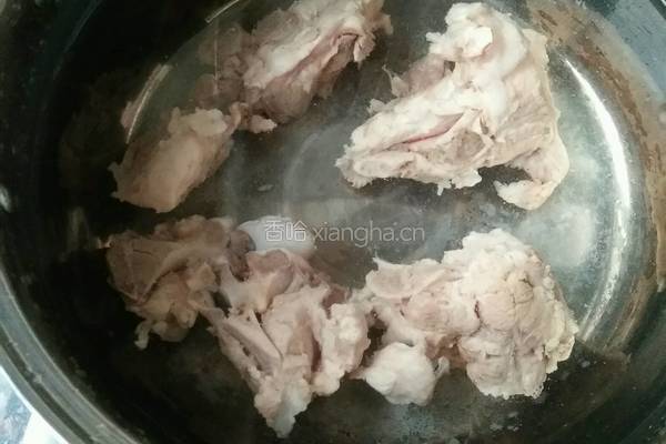 海带玉米大骨汤的做法图解4