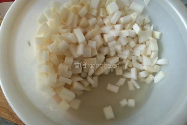 糖醋萝卜的做法图解1