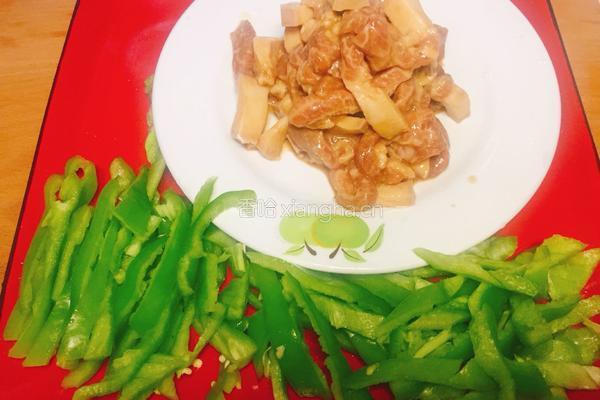 青椒炒肉丝的做法图解1