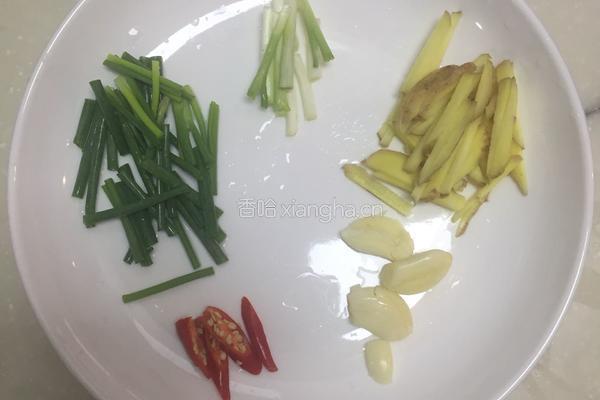 油煎焖烧罗非鱼的做法图解2