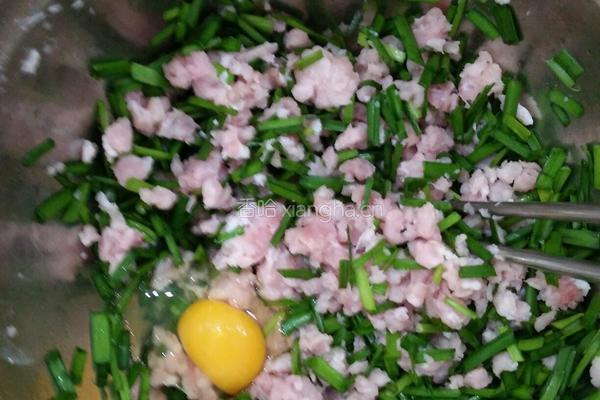 韭菜鸡蛋肉馅馄饨的做法图解3