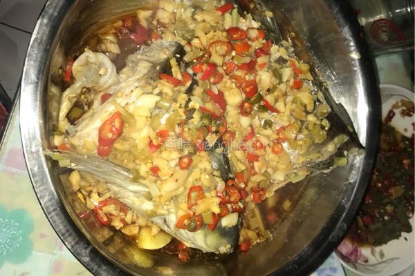 酸辣蒜蓉粉丝蒸鱼的做法图解3