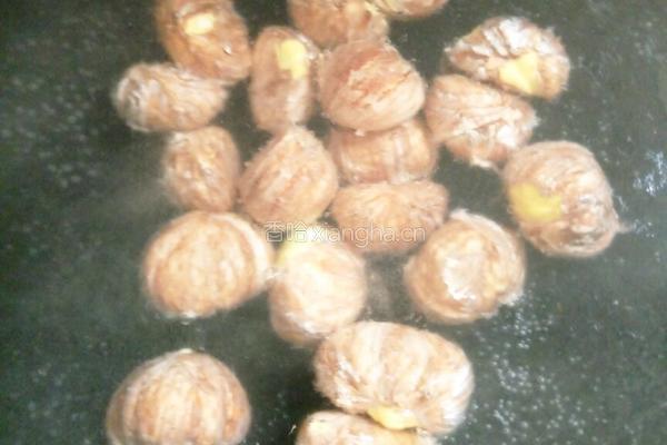 板栗玉米排骨汤的做法图解4