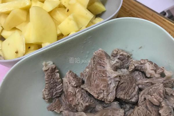土豆烧牛腩的做法图解4