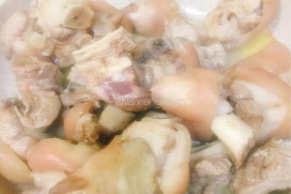 笋干黄花菜炖猪蹄的做法图解7