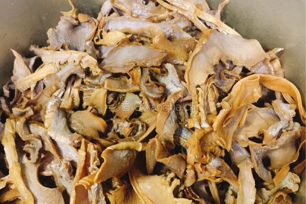 笋干黄花菜炖猪蹄的做法图解10