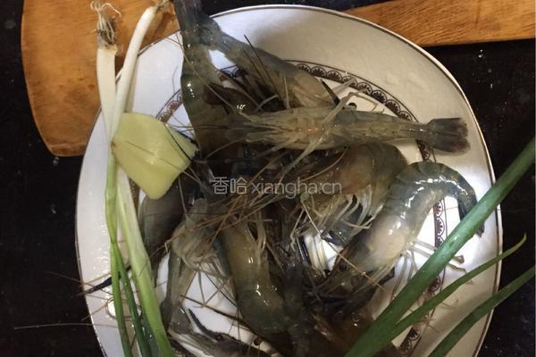 水煮大头虾的做法图解1