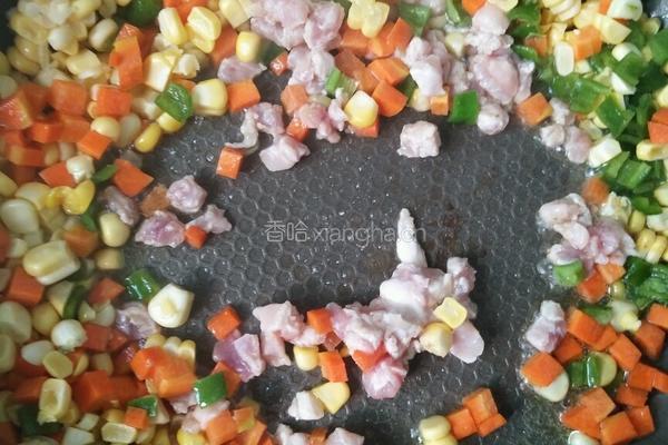 玉米肉粒炒饭的做法图解2
