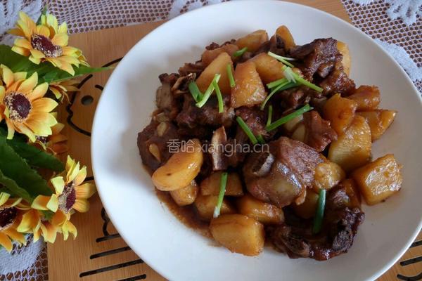 排骨炖土豆的做法图解1
