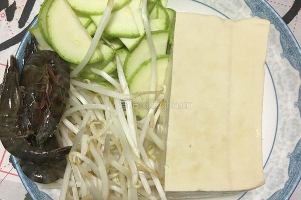 海鲜大酱汤的做法图解1