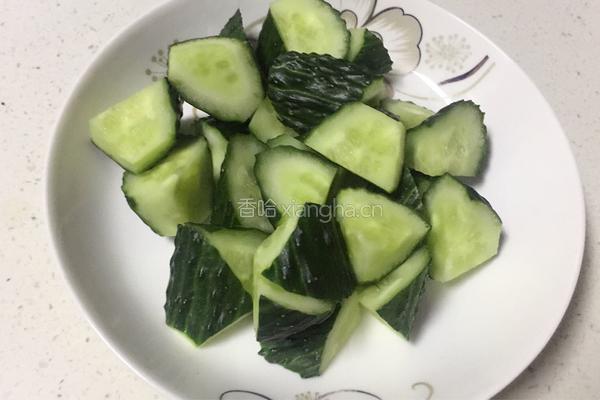 黄瓜茄子烩的做法图解1