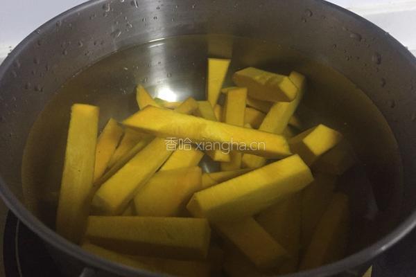 蛋黄焗南瓜的做法图解4