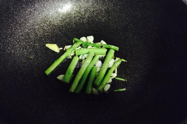 米线花样吃—黑椒炒米线的做法图解4