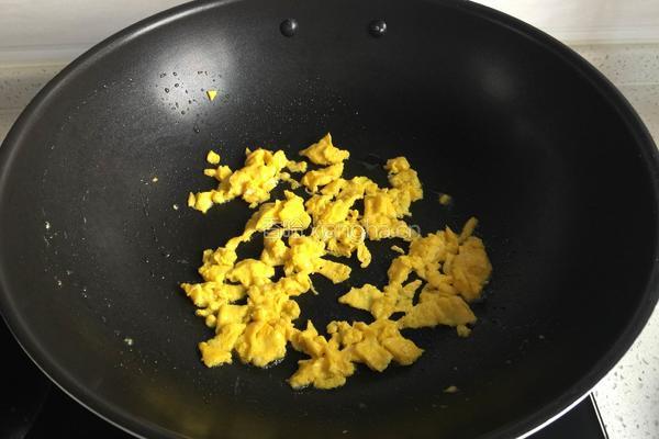 火腿蔬菜炒面的做法图解3