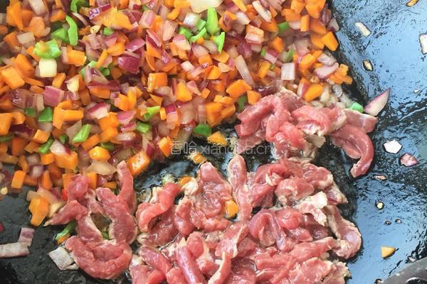 黑椒牛柳饭的做法图解2
