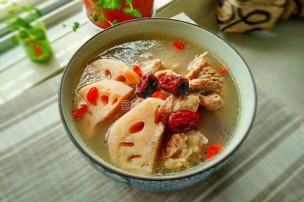 红枣莲藕大骨汤的做法图解15