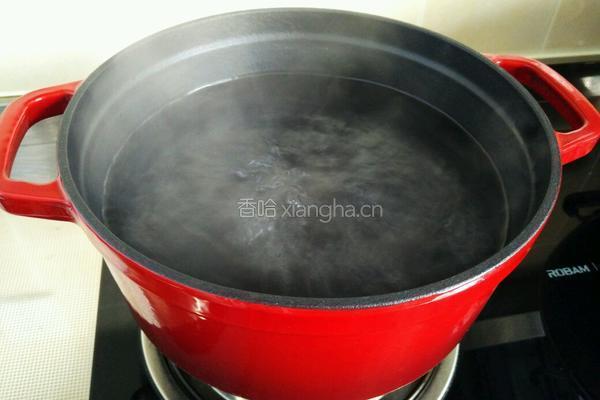 红枣莲藕大骨汤的做法图解5