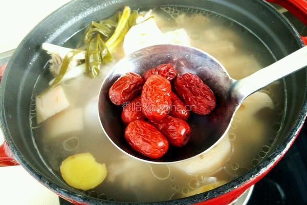 红枣莲藕大骨汤的做法图解12