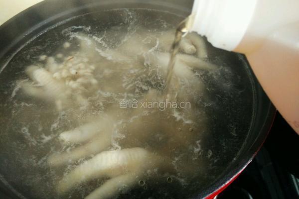 薏米百合凤爪汤的做法图解5