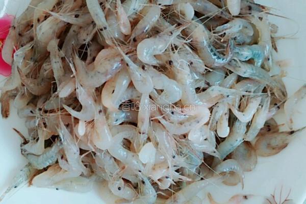 香酥炸河虾的做法图解1