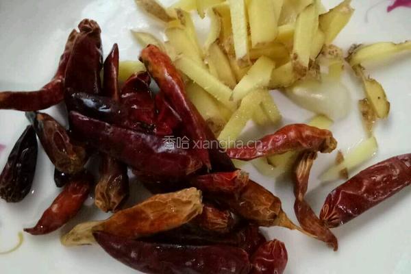 豆角炒肉的做法图解1