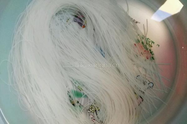 蒜蓉粉丝蒸扇贝的做法图解1