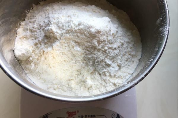 小兔子奶黄包的做法图解1