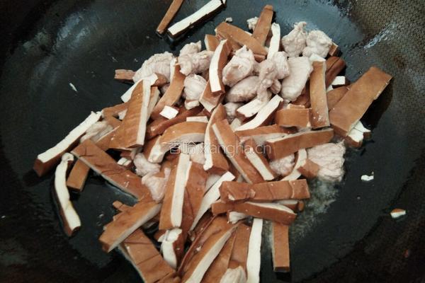 豆腐干炒肉的做法图解4