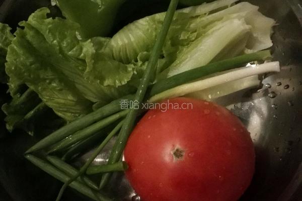 番茄鸡蛋面的做法图解1