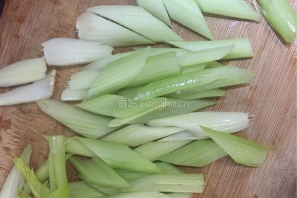 芹香酸甜牛腩汤的做法图解3