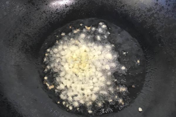 蒜末南瓜叶的做法图解3