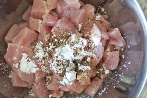 菠萝咕噜肉的做法图解2