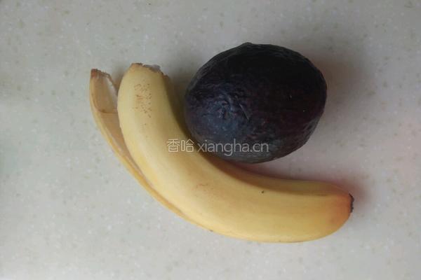 牛油果香蕉奶昔的做法图解1
