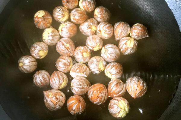 板栗排骨汤的做法图解1