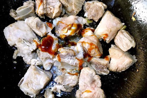 板栗排骨汤的做法图解6