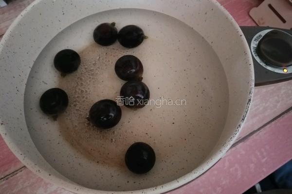 酸甜葡萄酱的做法图解1