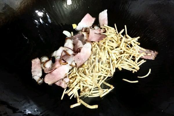 折耳根炒腊肉的做法图解5