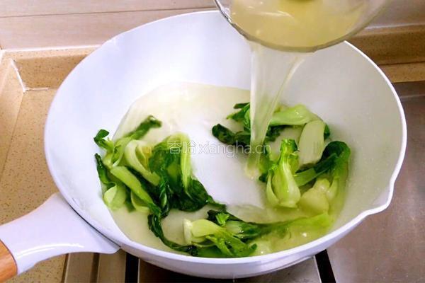 青岛#油菜菌菇豆腐汤#年夜饭#的做法图解4