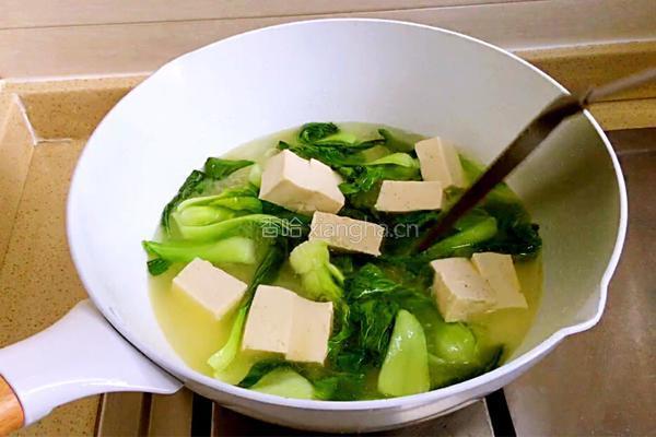 青岛#油菜菌菇豆腐汤#年夜饭#的做法图解5