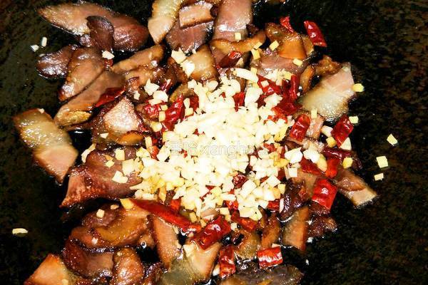 小柱私房菜之藠头炒腊肉的做法图解4
