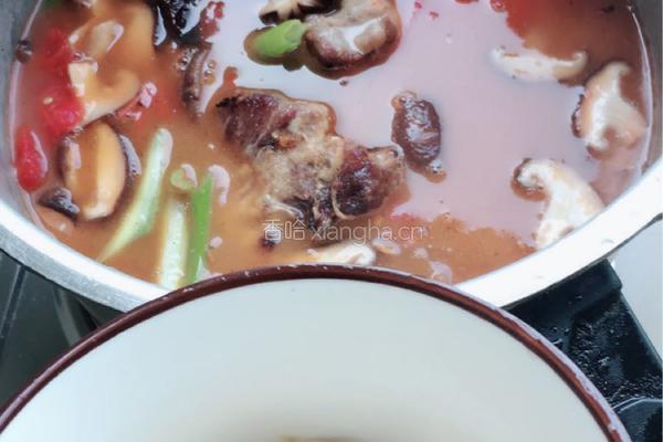 排骨番茄香菇汤的做法图解12