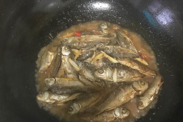 红烧野生小鲫鱼干的做法图解11