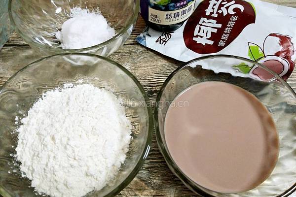 蓝莓酱椰蓉蛋糕卷的做法图解3